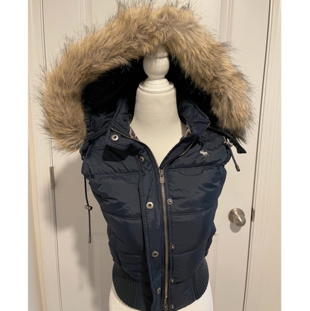 Abercrombie & Fitch hooded vest